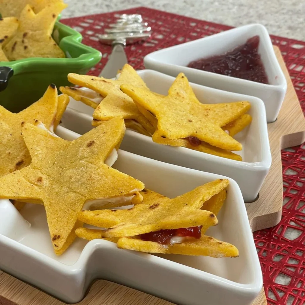 Estrellas de harina de maíz amarillo Doña Emilia rellenas con mermelada de frutos rojos y queso crema